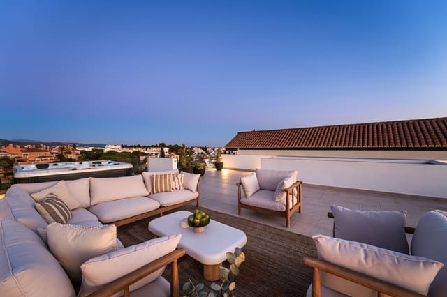 5 makuuhuone Huvila myytävänä paikassa Nueva Andalucía Centro, Marbella mukana uima-altaan 
autotalli - 2 475 000 € (Ref: 8988324)