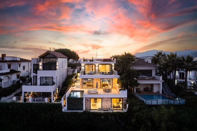 5 makuuhuone Huvila myytävänä paikassa Nueva Andalucía Centro, Marbella mukana uima-altaan 
autotalli - 2 475 000 € (Ref: 8988324)