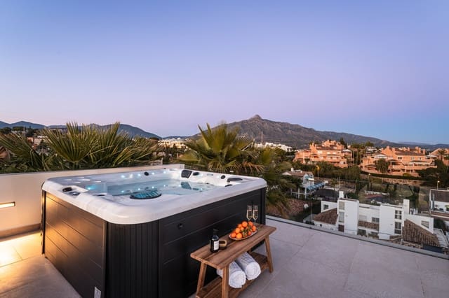 5 makuuhuone Huvila myytävänä paikassa Nueva Andalucía Centro, Marbella mukana uima-altaan 
autotalli - 2 475 000 € (Ref: 8988324)