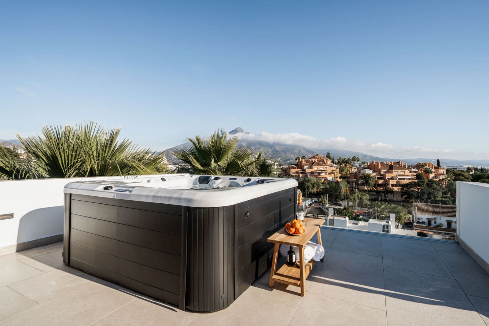 5 quarto Moradia para venda em Nueva Andalucia com piscina garagem - 2 475 000 € (Ref: 8988324)