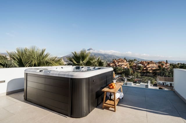 5 sypialnia Willa na sprzedaż w Nueva Andalucía Centro, Marbella z basenem garażem - 2 475 000 € (Ref: 8988324)