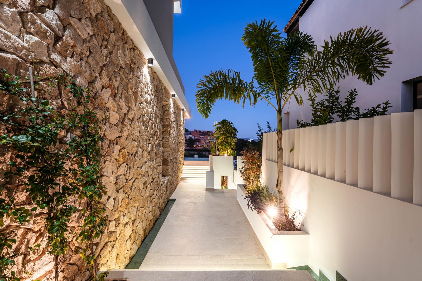 5 quarto Moradia para venda em Nueva Andalucia com piscina garagem - 2 475 000 € (Ref: 8988324)