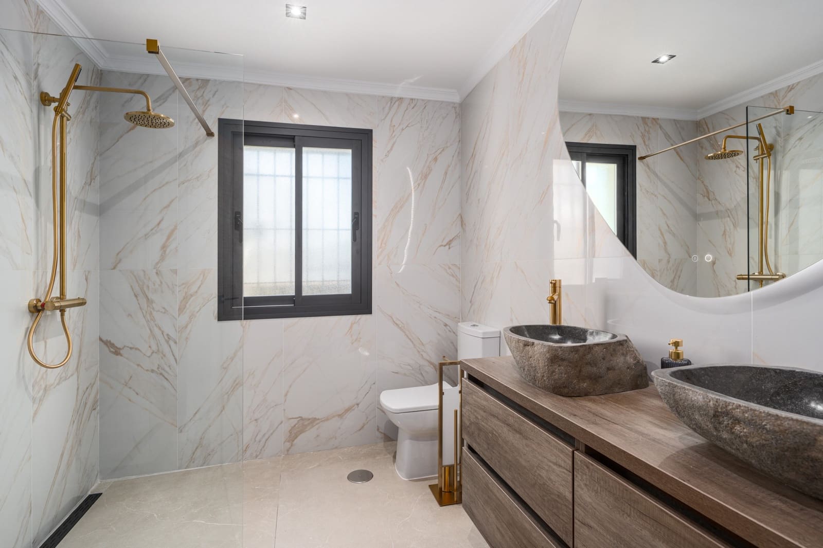 6 slaapkamer Villa te koop in Marbella met zwembad garage - € 2.150.000 (Ref: 9005205)