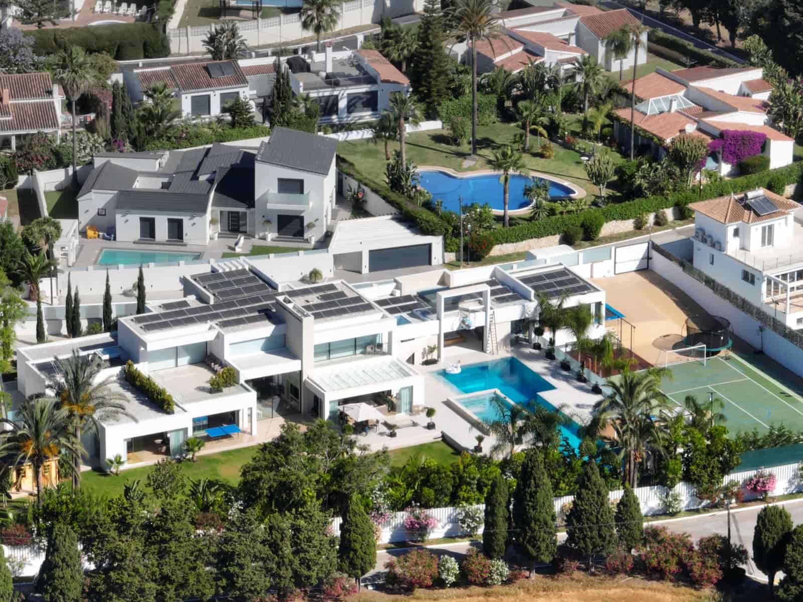 7 chambre Villa/Maison à vendre à El Paraiso avec piscine garage - 15 000 000 € (Ref: 9012181)