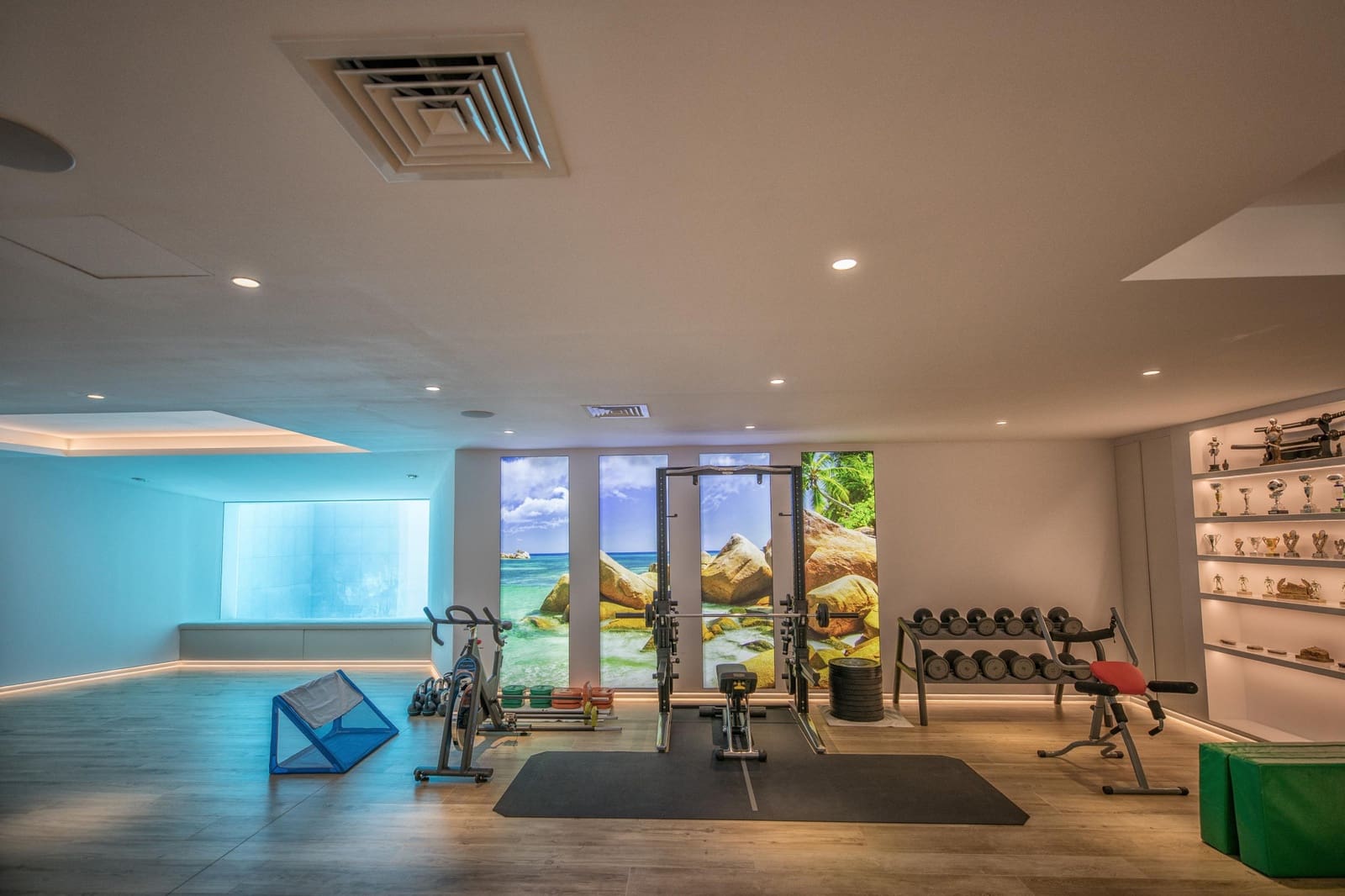 7 chambre Villa/Maison à vendre à El Paraiso avec piscine garage - 15 000 000 € (Ref: 9012181)