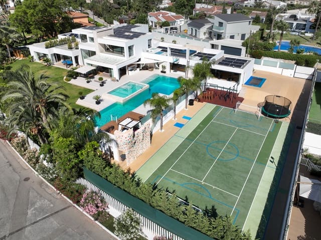 7 Zimmer Villa zu verkaufen in El Paraiso, Estepona mit Pool Garage - 15.000.000 € (Ref: 9012181)