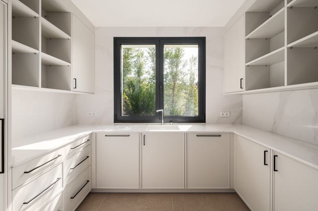 4 sovrum Villa till salu i La Concha - Resina Golf, Estepona med pool garage - 3 000 000 € (Ref: 9103012)