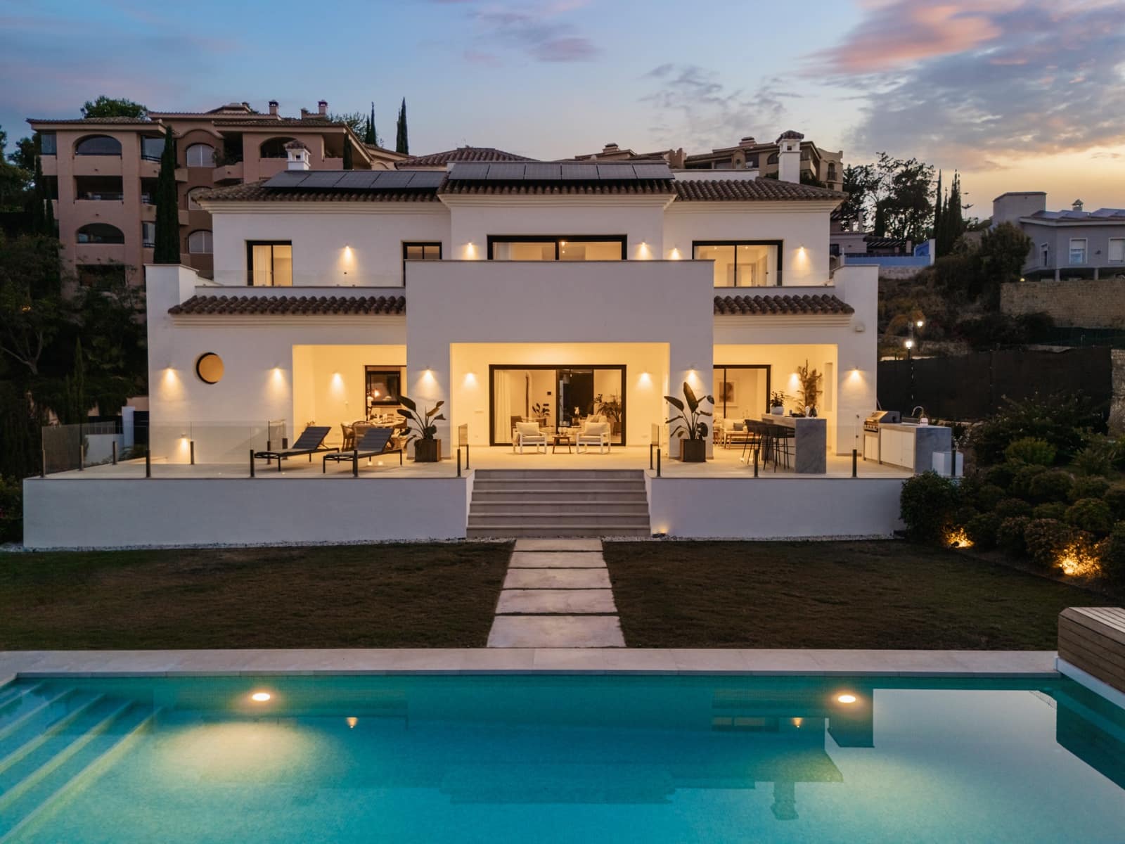 5 soveværelse Villa til salg i Marbella med swimmingpool garage - € 3.200.000 (Ref: 9104767)