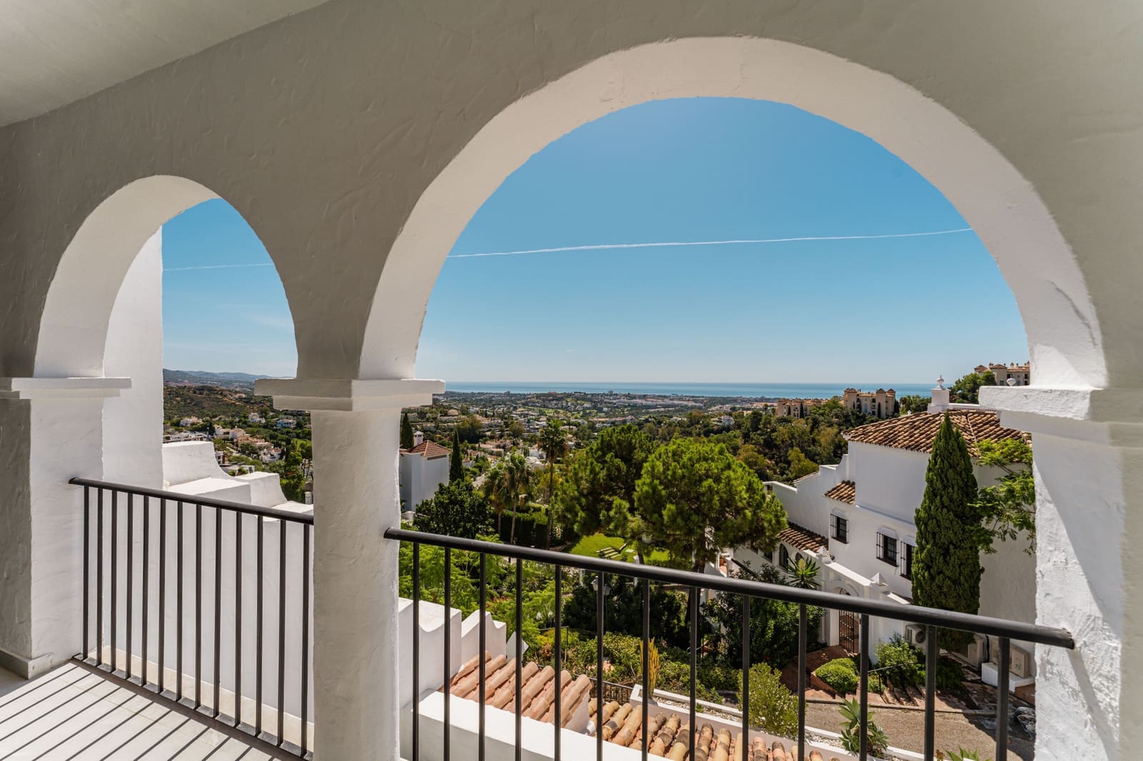 3 bedroom Apartment for sale in Benahavis with pool - € 1,350,000 (Ref: 9217628)