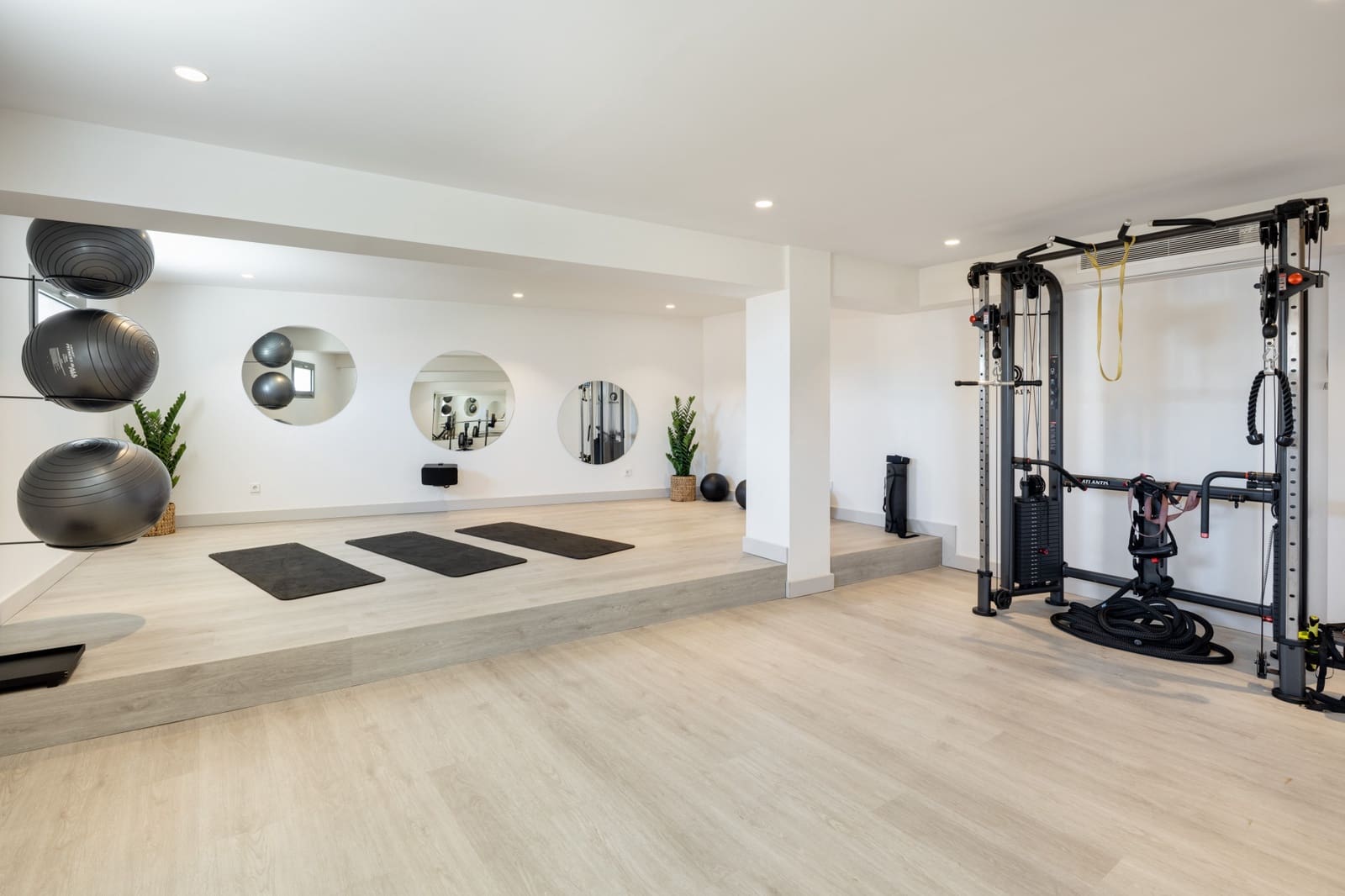 7 soverom Villa til salgs i Monte Halcones med svømmebasseng garasje - € 10 800 000 (Ref: 9236674)