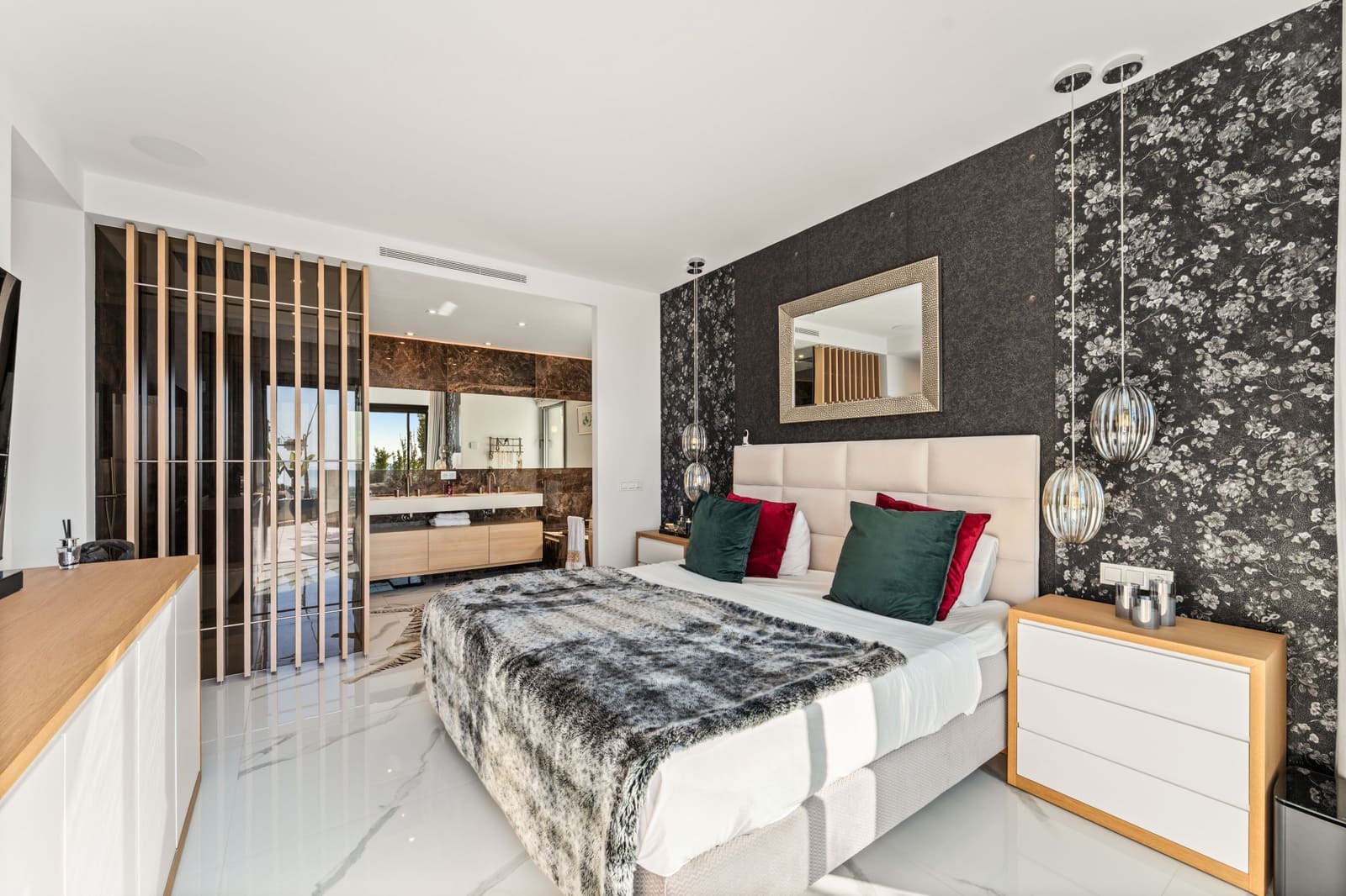 3 bedroom Apartment for sale in Benahavis with pool garage - € 2,149,000 (Ref: 9276249)