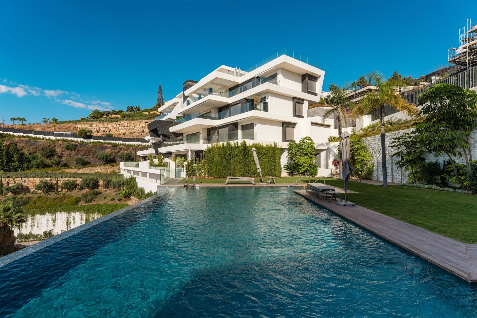 3 bedroom Apartment for sale in Benahavis with pool garage - € 2,149,000 (Ref: 9276249)