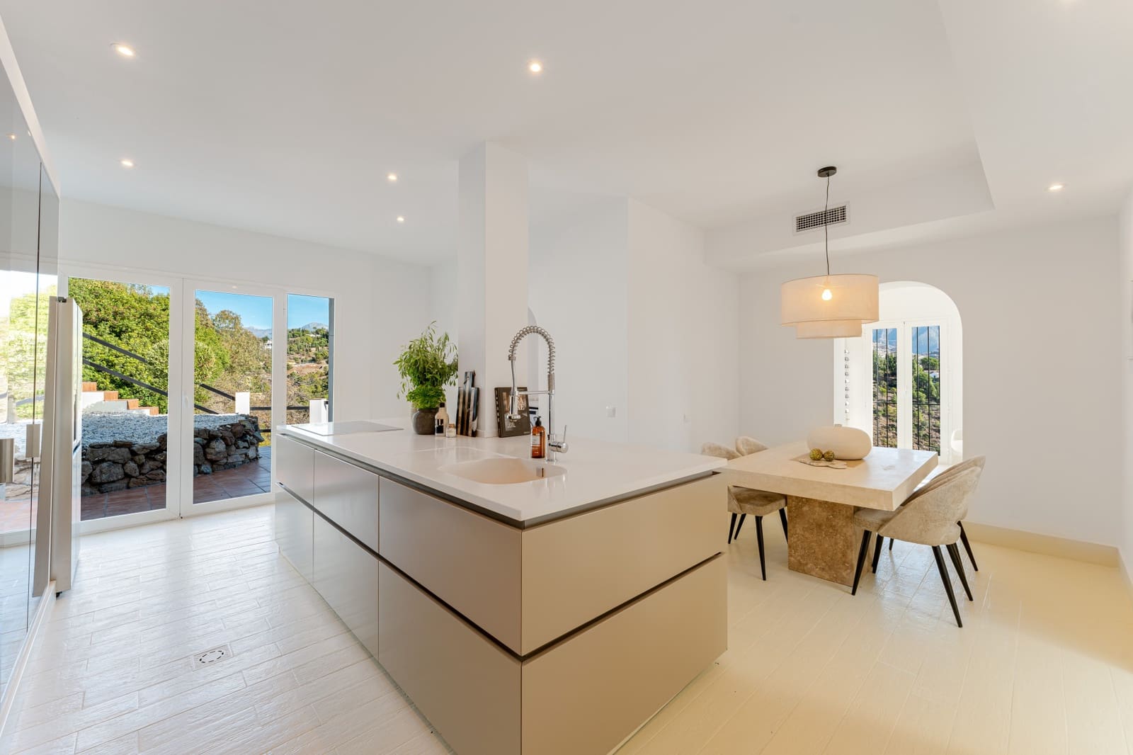 6 sovrum Villa till salu i El Madronal med pool garage - 3 295 000 € (Ref: 9387808)