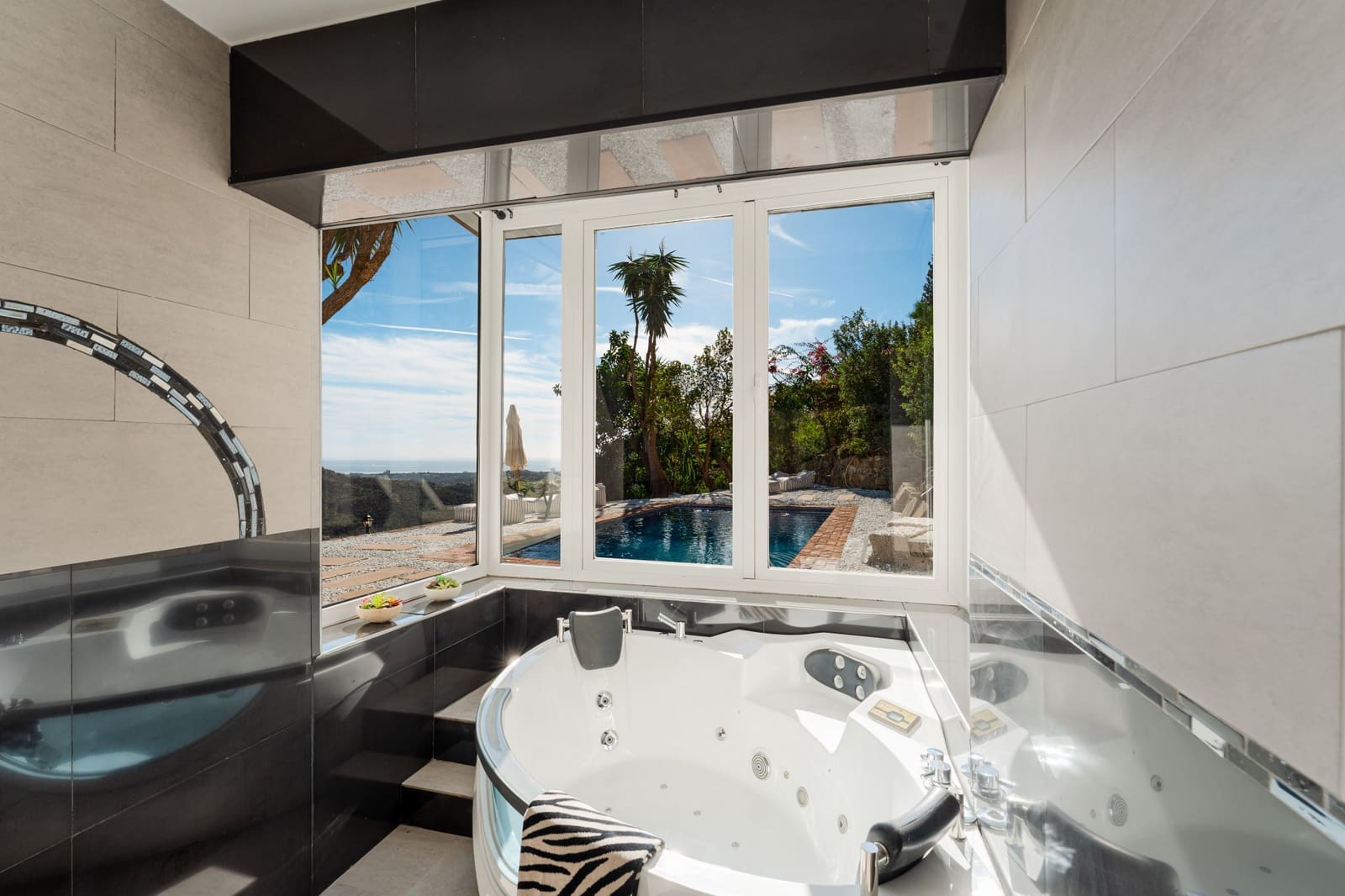 6 sovrum Villa till salu i El Madronal med pool garage - 3 295 000 € (Ref: 9387808)