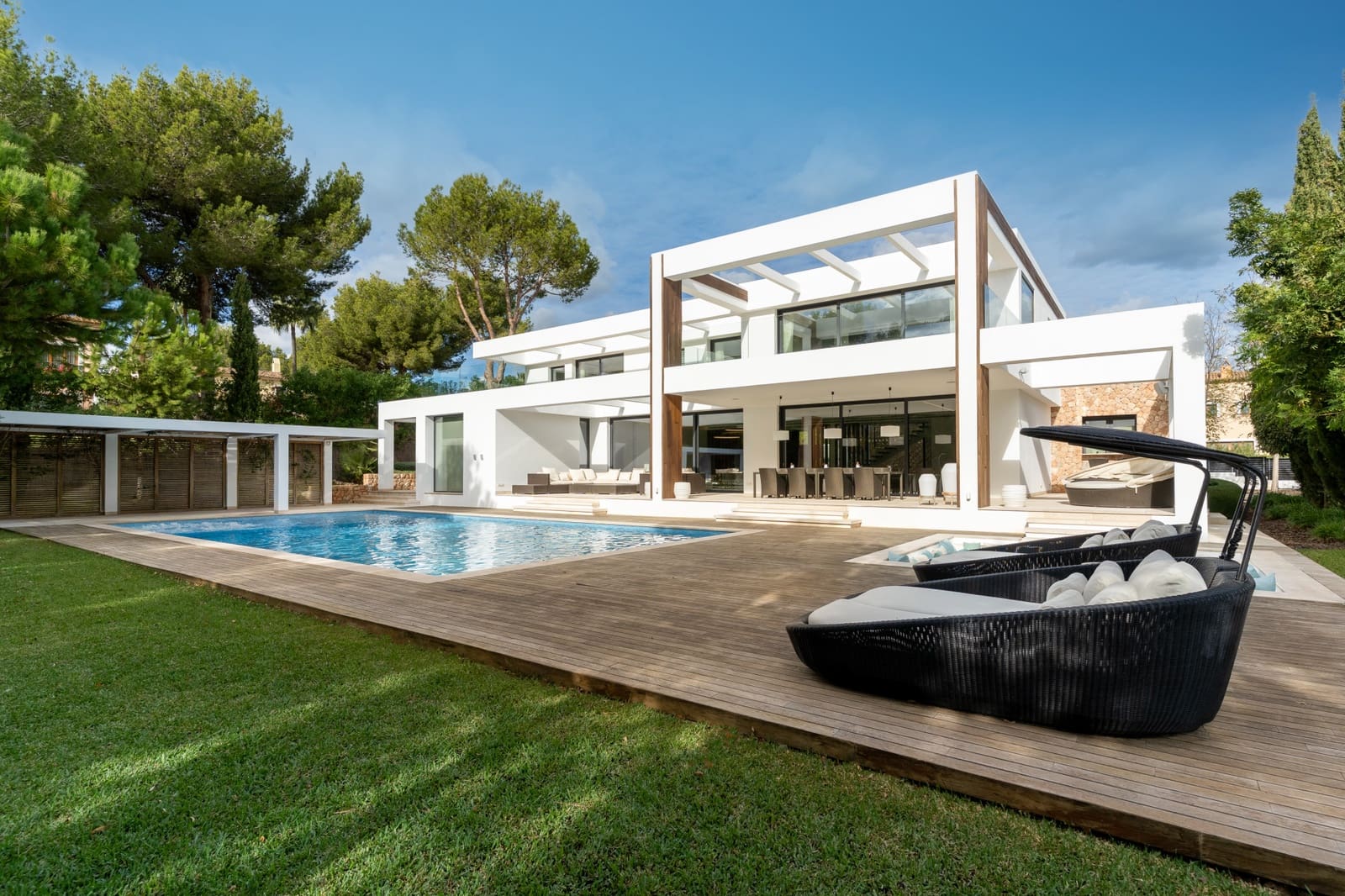 6 bedroom Villa for sale in Santa Ponsa with pool garage - € 7,500,000 (Ref: 9398408)