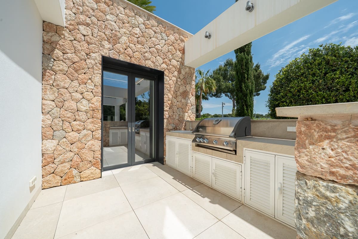 6 soverom Villa til salgs i Santa Ponsa med svømmebasseng garasje - € 7 500 000 (Ref: 9398408)