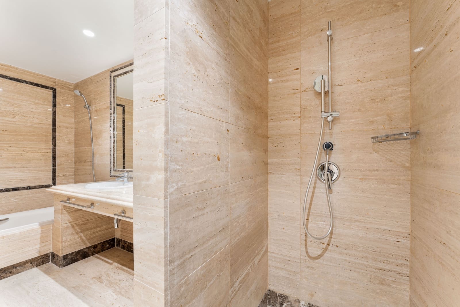 3 sovrum Lägenhet till salu i Marbella med pool garage - 1 195 000 € (Ref: 9450420)