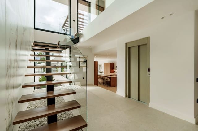 5 Zimmer Villa zu verkaufen in El Paraiso, Estepona mit Pool - 4.295.000 € (Ref: 9465567)