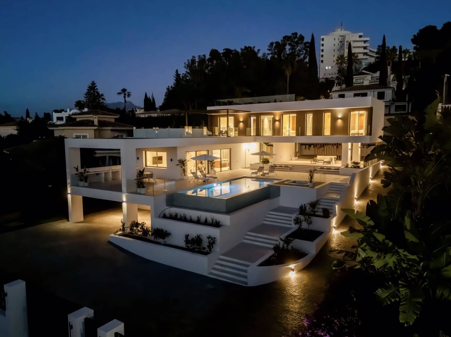 5 soveværelse Villa til salg i El Paraiso med swimmingpool - € 4.295.000 (Ref: 9465567)