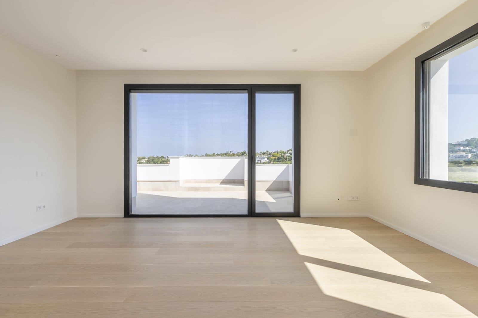 Chalet de 8 habitaciones en Sotogrande en venta con piscina garaje - 6.975.000 € (Ref: 9470572)