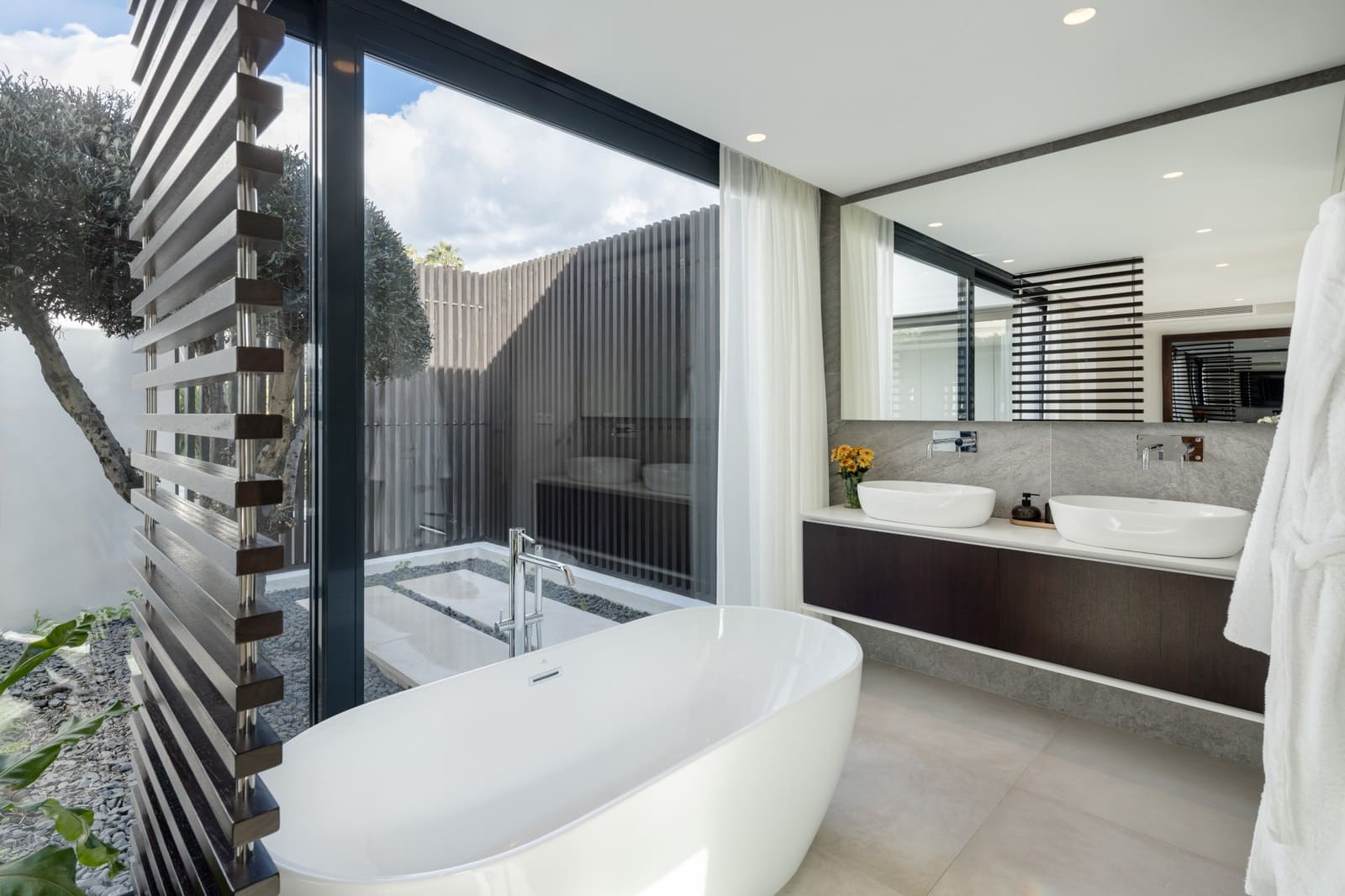 Chalet de 6 habitaciones en Nueva Andalucia en venta con piscina garaje - 3.500.000 € (Ref: 9470573)