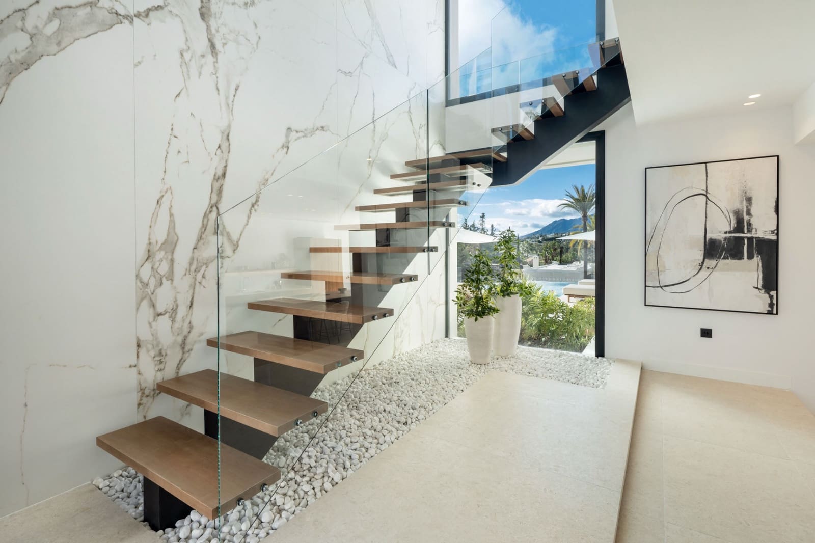 5 bedroom Villa for sale in El Paraiso with pool - € 3,695,000 (Ref: 9504159)