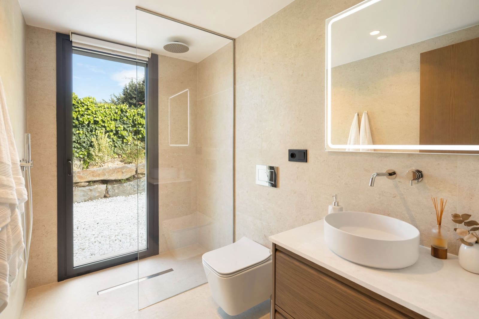 5 bedroom Villa for sale in El Paraiso with pool - € 3,695,000 (Ref: 9504159)