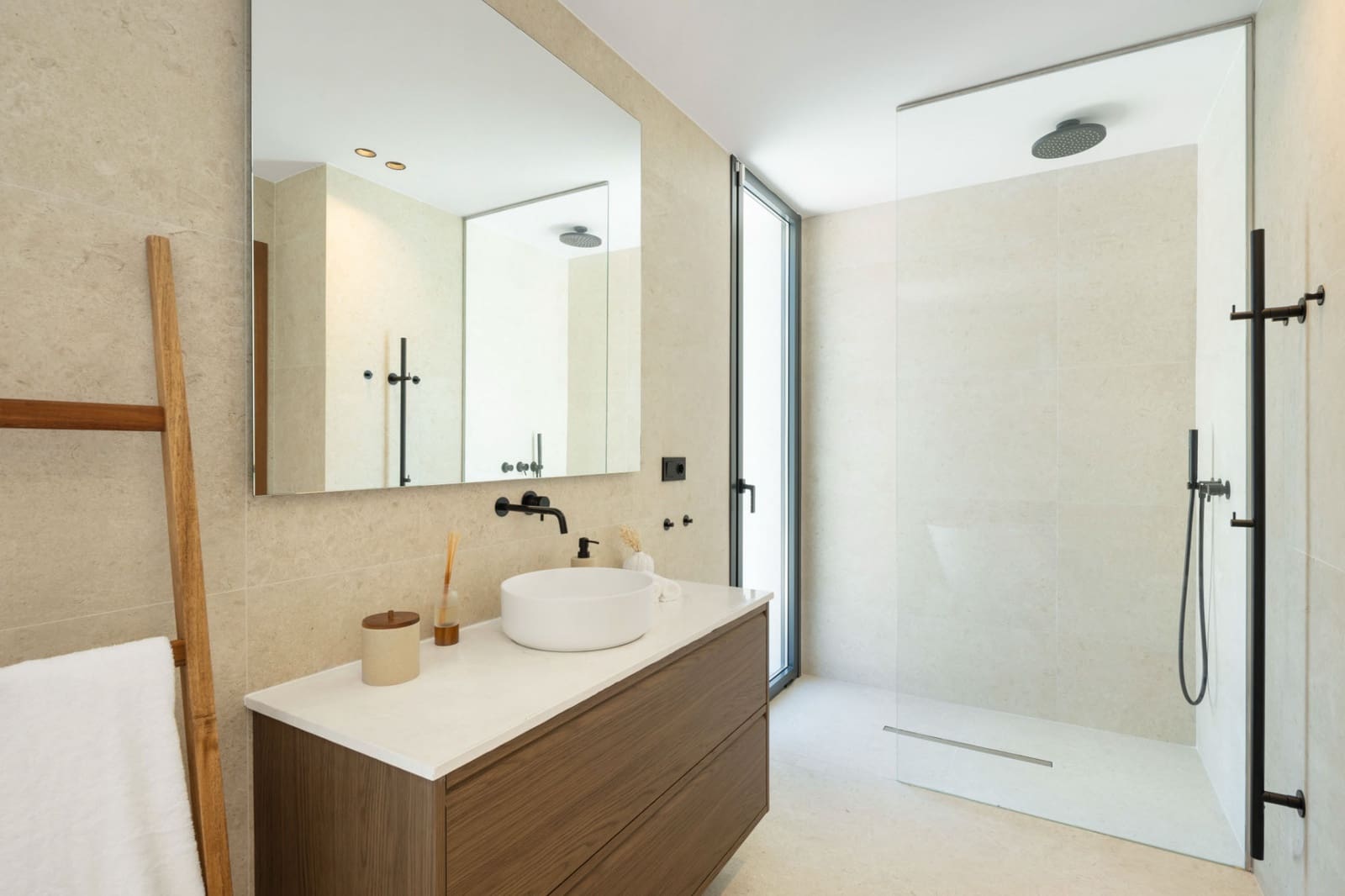 5 bedroom Villa for sale in El Paraiso with pool - € 3,695,000 (Ref: 9504159)