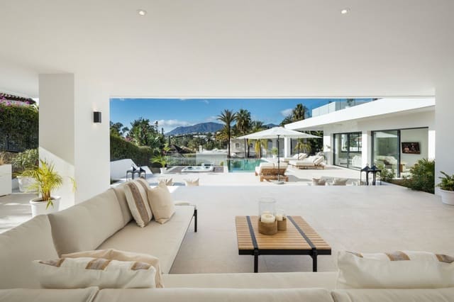 5 bedroom Villa for sale in El Paraiso, Estepona with pool - € 3,695,000 (Ref: 9504159)