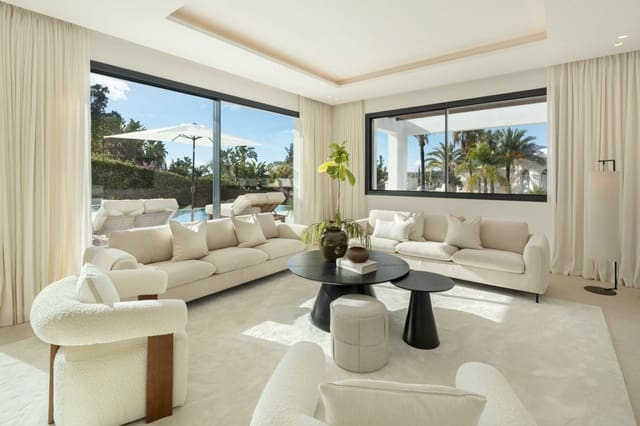 5 bedroom Villa for sale in El Paraiso, Estepona with pool - € 3,695,000 (Ref: 9504159)