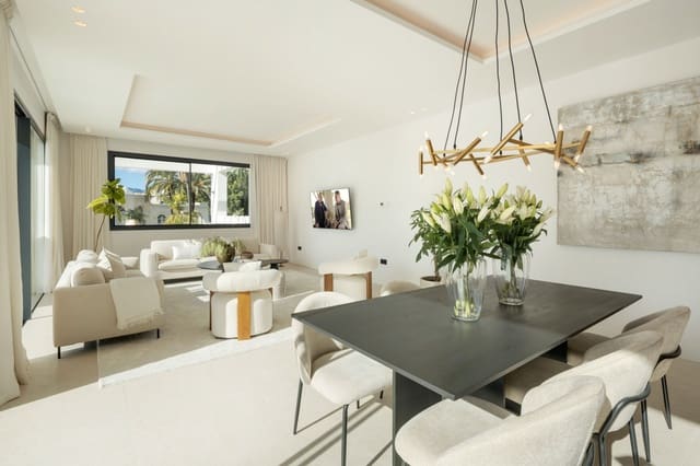 5 bedroom Villa for sale in El Paraiso, Estepona with pool - € 3,695,000 (Ref: 9504159)