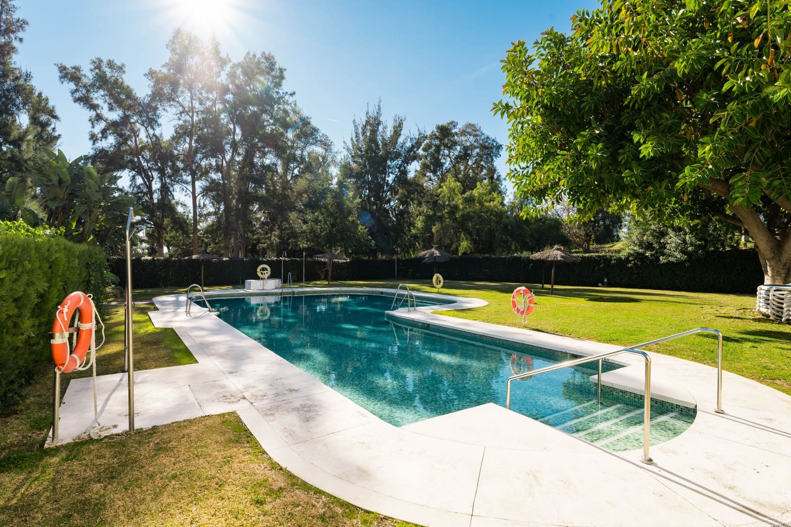 Apartamento de 3 habitaciones en Benahavís en venta con piscina - 695.000 € (Ref: 9519144)