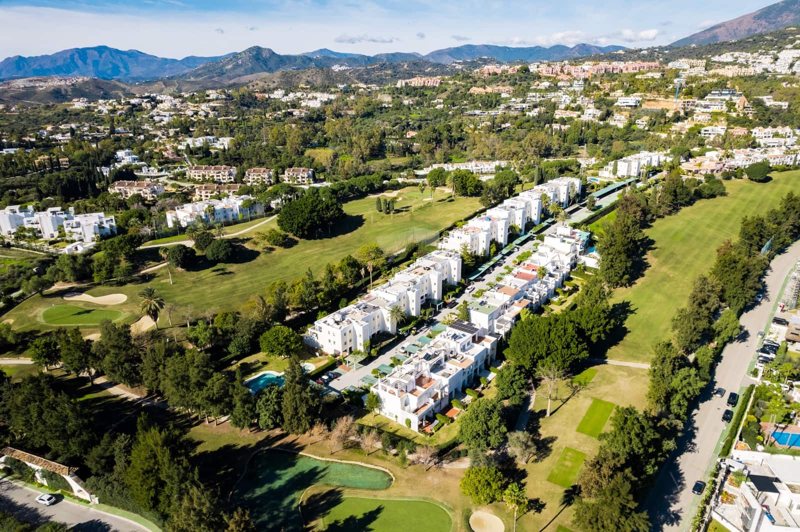 Apartamento de 3 habitaciones en Benahavís en venta con piscina - 695.000 € (Ref: 9519144)