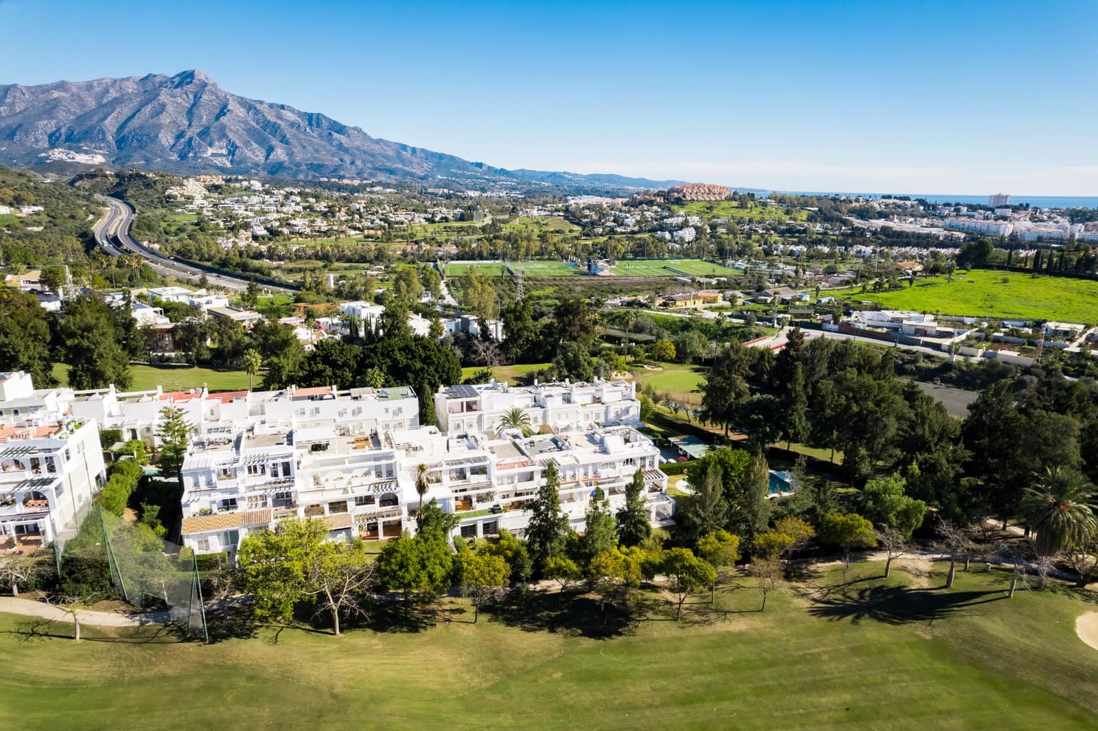 Apartamento de 3 habitaciones en Benahavís en venta con piscina - 695.000 € (Ref: 9519144)