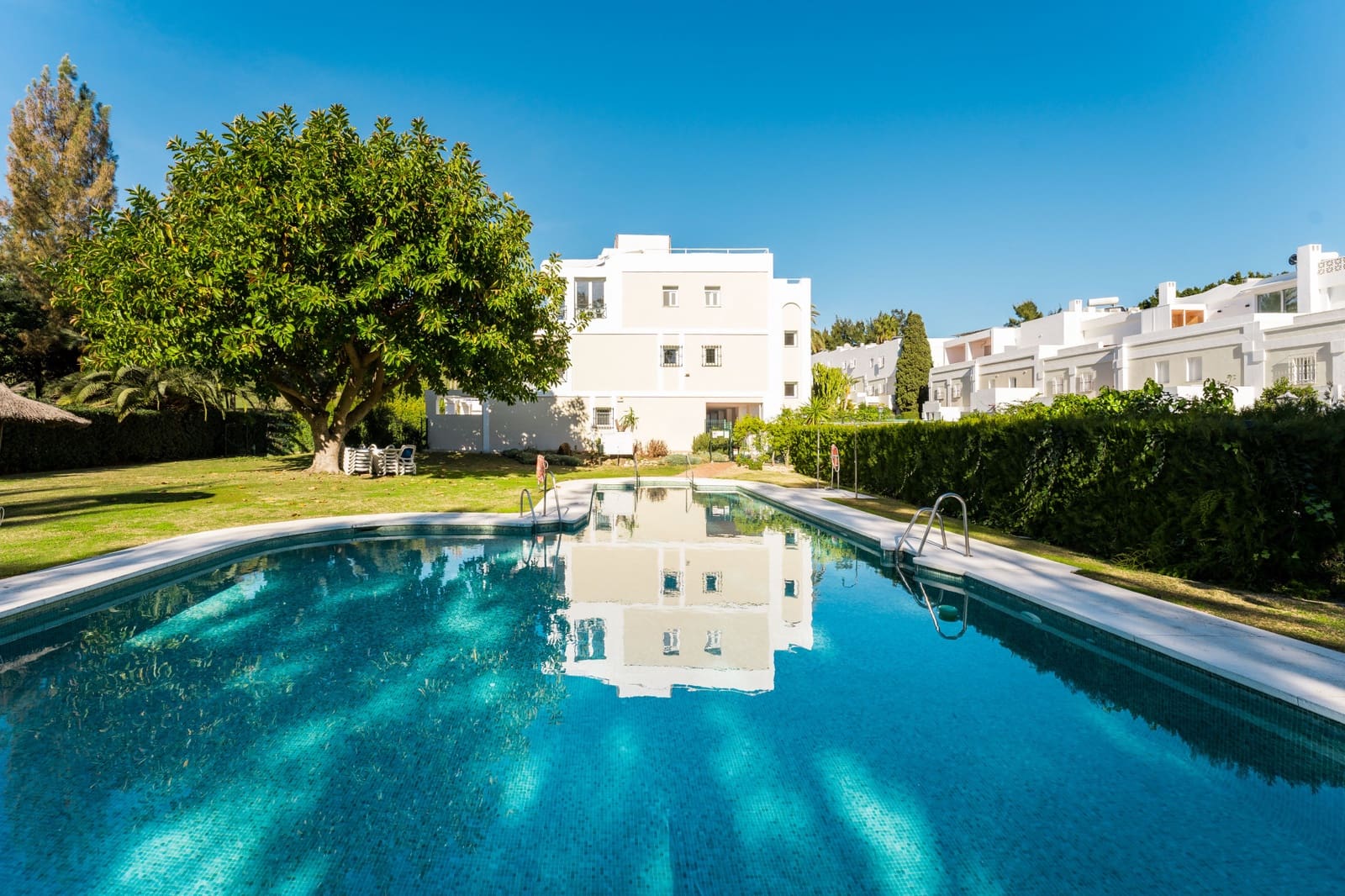 Apartamento de 3 habitaciones en Benahavís en venta con piscina - 695.000 € (Ref: 9519144)