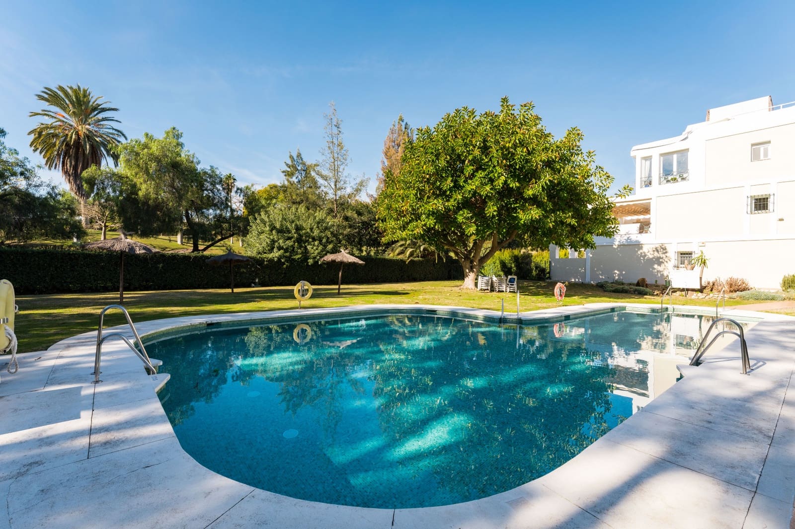 Apartamento de 3 habitaciones en Benahavís en venta con piscina - 695.000 € (Ref: 9519144)