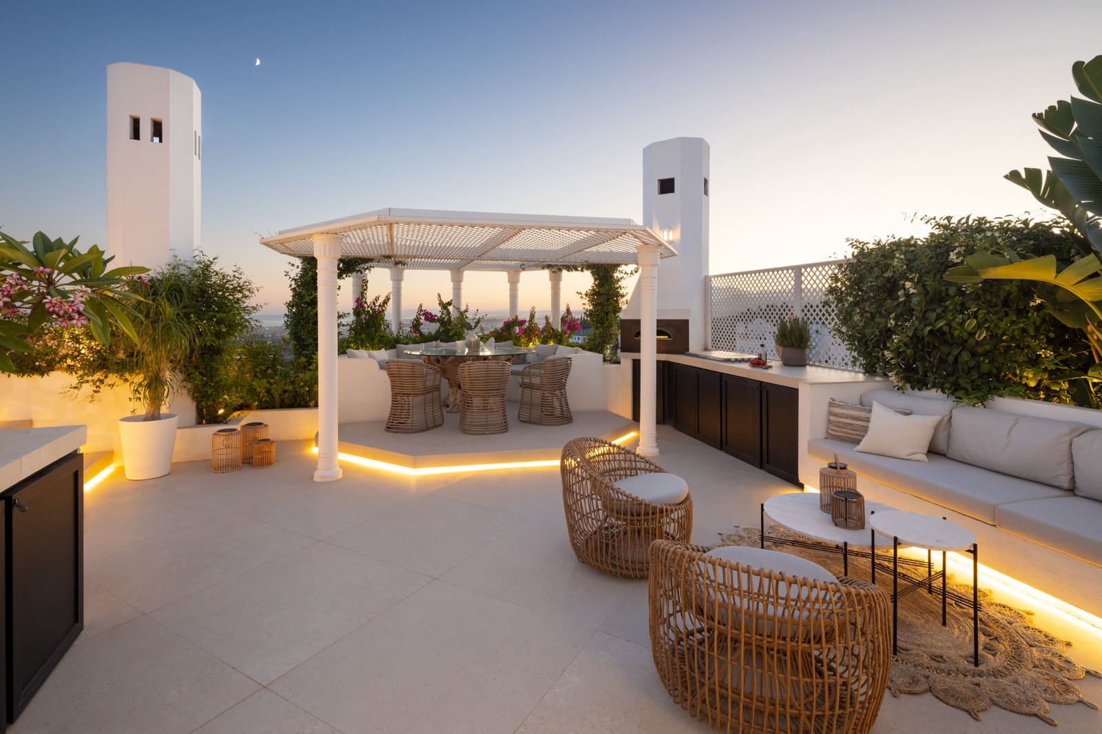 4 sypialnia Penthouse na sprzedaż w Marbella z basenem garażem - 2 995 000 € (Ref: 9591131)