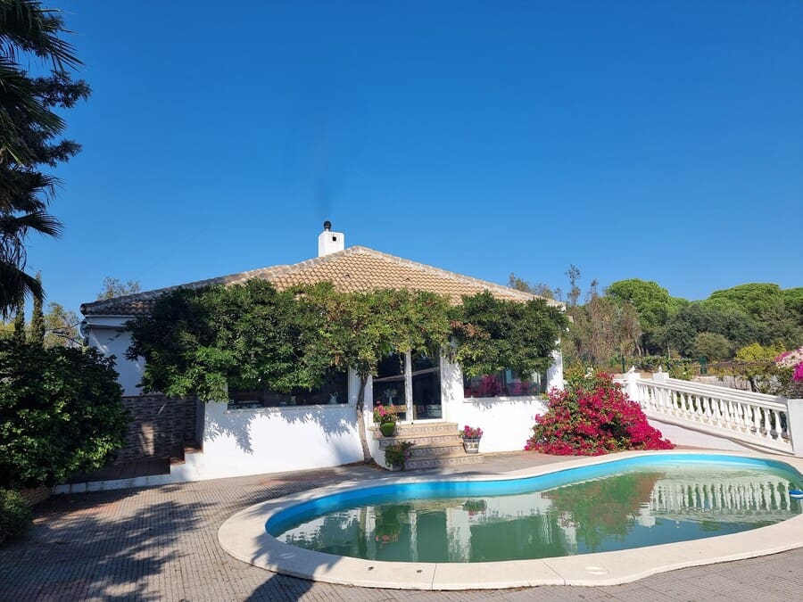 3 soveværelse Finca/Landehus til salg i Lucena del Puerto med swimmingpool garage - € 250.000 (Ref: 10051890)