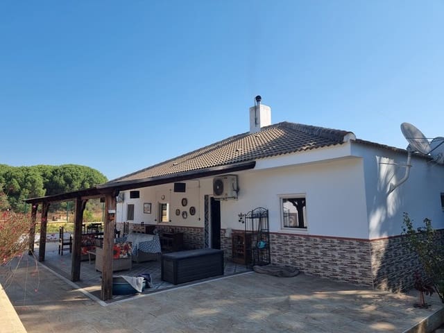 3 soveværelse Finca/Landehus til salg i Lucena del Puerto med swimmingpool garage - € 250.000 (Ref: 10051890)