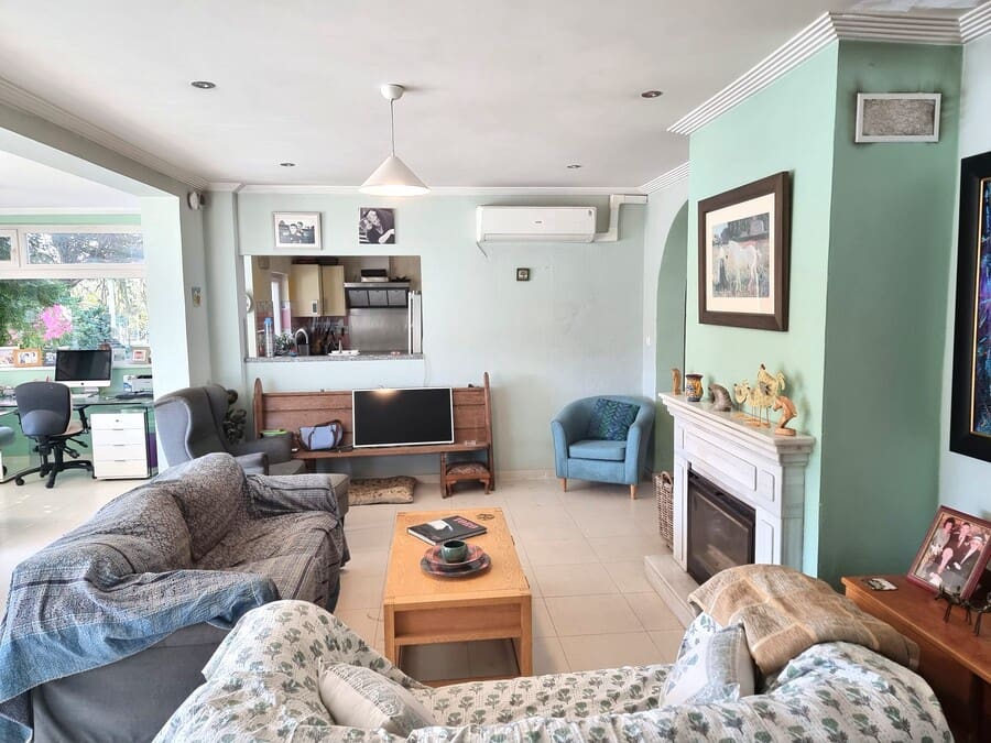 3 soveværelse Finca/Landehus til salg i Lucena del Puerto med swimmingpool garage - € 250.000 (Ref: 10051890)