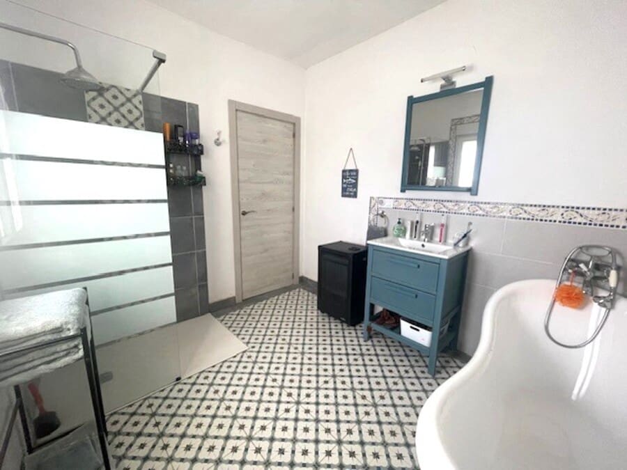4 soveværelse Finca/Landehus til salg i Bonares med swimmingpool garage - € 220.000 (Ref: 10051891)