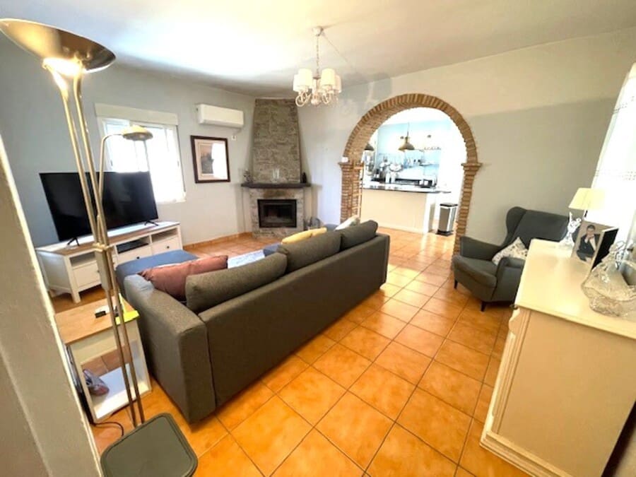 4 soveværelse Finca/Landehus til salg i Bonares med swimmingpool garage - € 220.000 (Ref: 10051891)