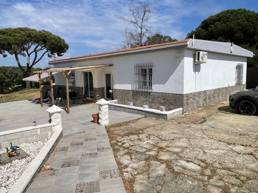 4 soveværelse Finca/Landehus til salg i Bonares med swimmingpool garage - € 220.000 (Ref: 10051891)