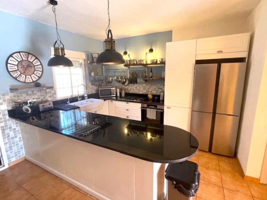 4 soveværelse Finca/Landehus til salg i Bonares med swimmingpool garage - € 220.000 (Ref: 10051891)