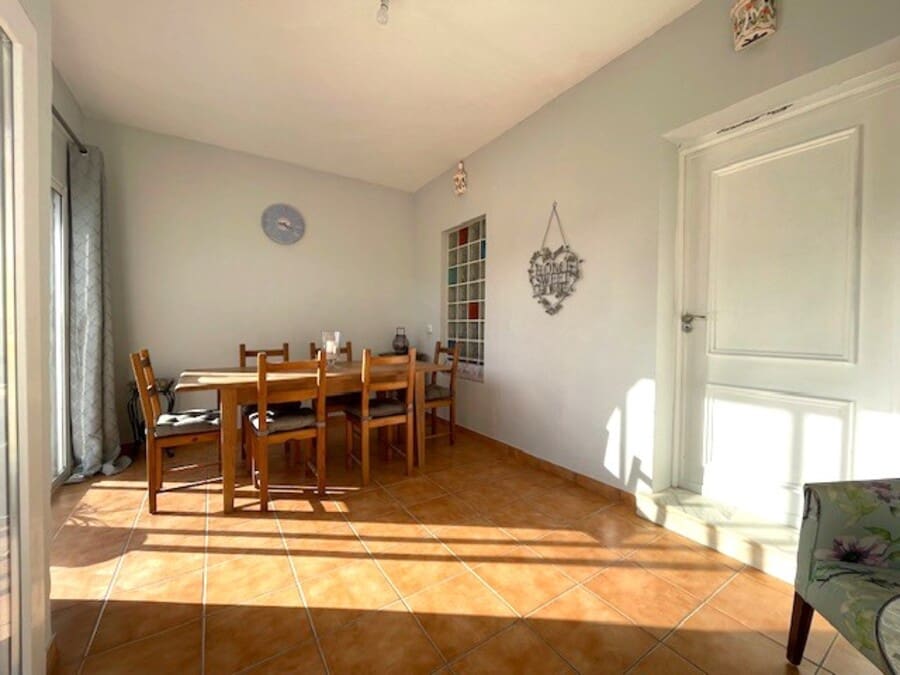 4 soveværelse Finca/Landehus til salg i Bonares med swimmingpool garage - € 220.000 (Ref: 10051891)