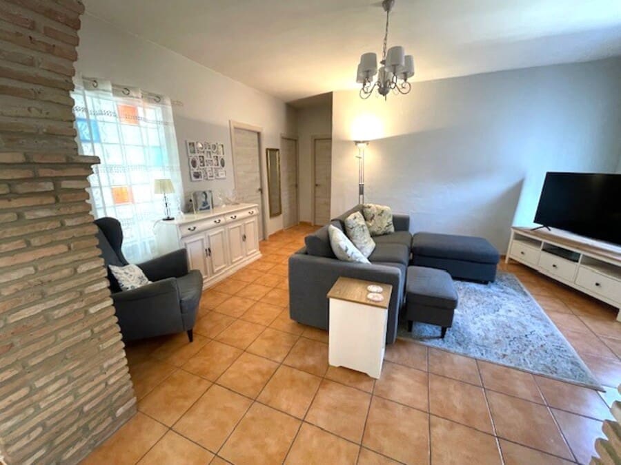 4 soveværelse Finca/Landehus til salg i Bonares med swimmingpool garage - € 220.000 (Ref: 10051891)
