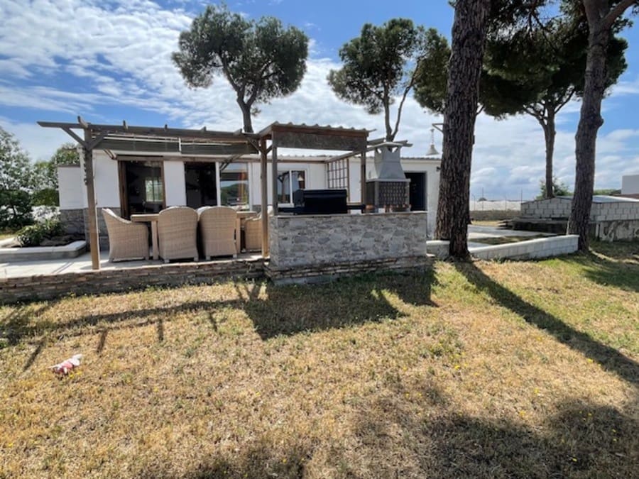 4 soveværelse Finca/Landehus til salg i Bonares med swimmingpool garage - € 220.000 (Ref: 10051891)