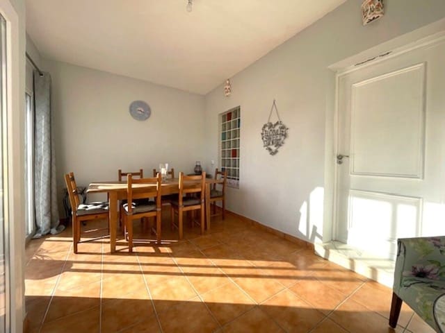 4 soveværelse Finca/Landehus til salg i Bonares med swimmingpool garage - € 220.000 (Ref: 10051891)