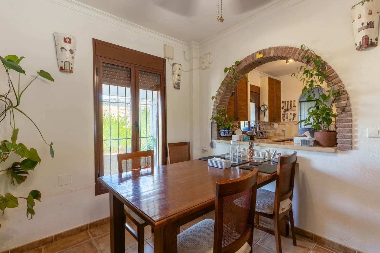 Chalet de 4 habitaciones en Valle de Abdalajís en venta con piscina garaje - 420.000 € (Ref: 10135202)