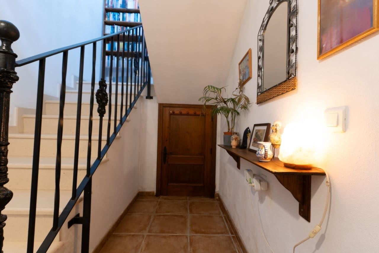 Chalet de 4 habitaciones en Valle de Abdalajís en venta con piscina garaje - 420.000 € (Ref: 10135202)